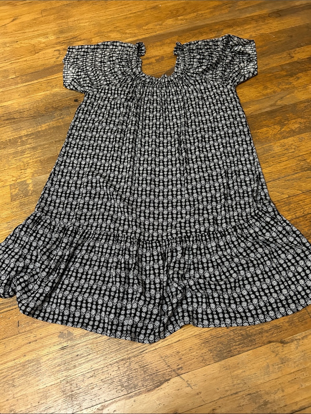 bobeau Black and White Floral Tiered Dress